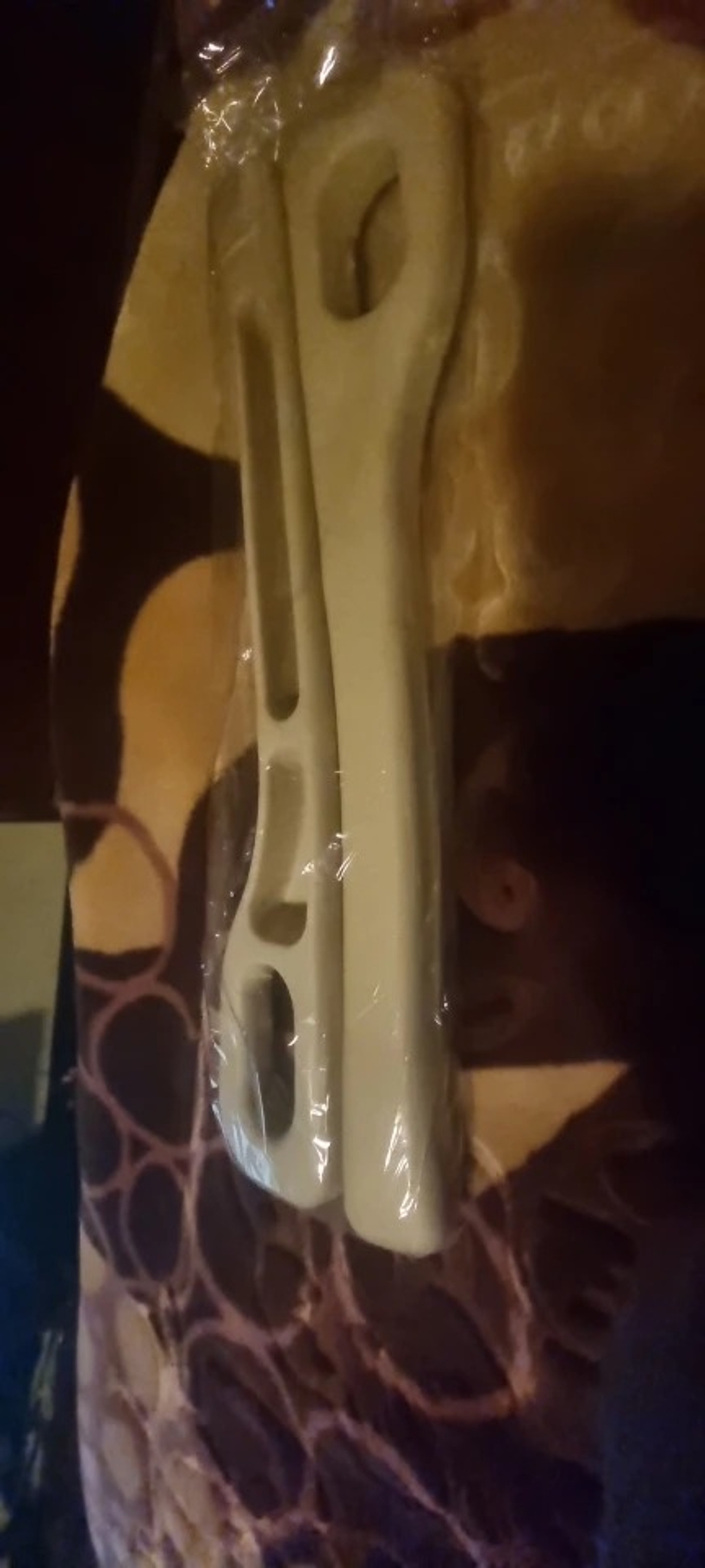 🔥Last Day 50% OFF🔥Universal Car Seat Gap Filler Strip – Anti-Drop Pad with Seatbelt Slot