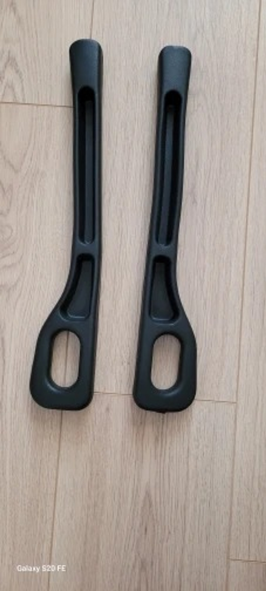 🔥Last Day 50% OFF🔥Universal Car Seat Gap Filler Strip – Anti-Drop Pad with Seatbelt Slot