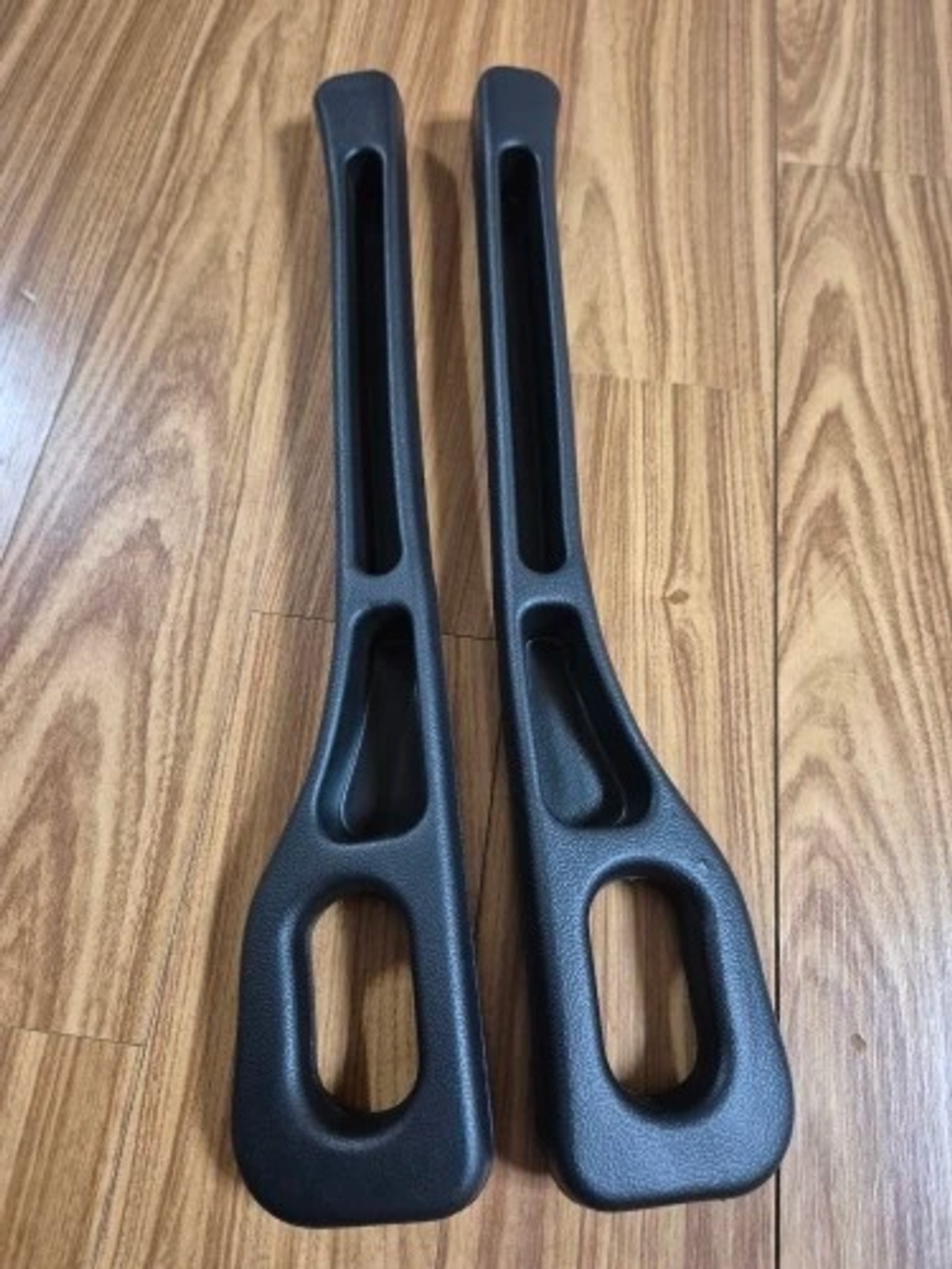 🔥Last Day 50% OFF🔥Universal Car Seat Gap Filler Strip – Anti-Drop Pad with Seatbelt Slot