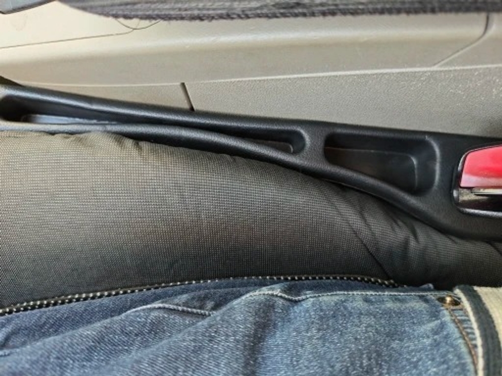 🔥Last Day 50% OFF🔥Universal Car Seat Gap Filler Strip – Anti-Drop Pad with Seatbelt Slot
